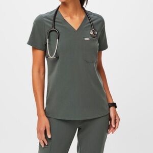 Figs Bonsai Catarina Scrub top